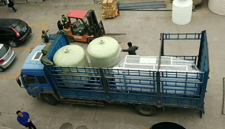 5噸反滲透水處理設(shè)備卸車(chē)